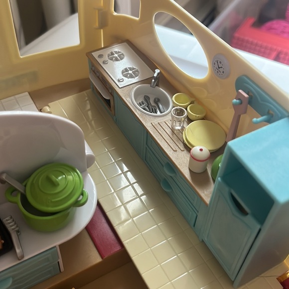 Calico Critters Family Camper 🏕 - Picture 7 of 9